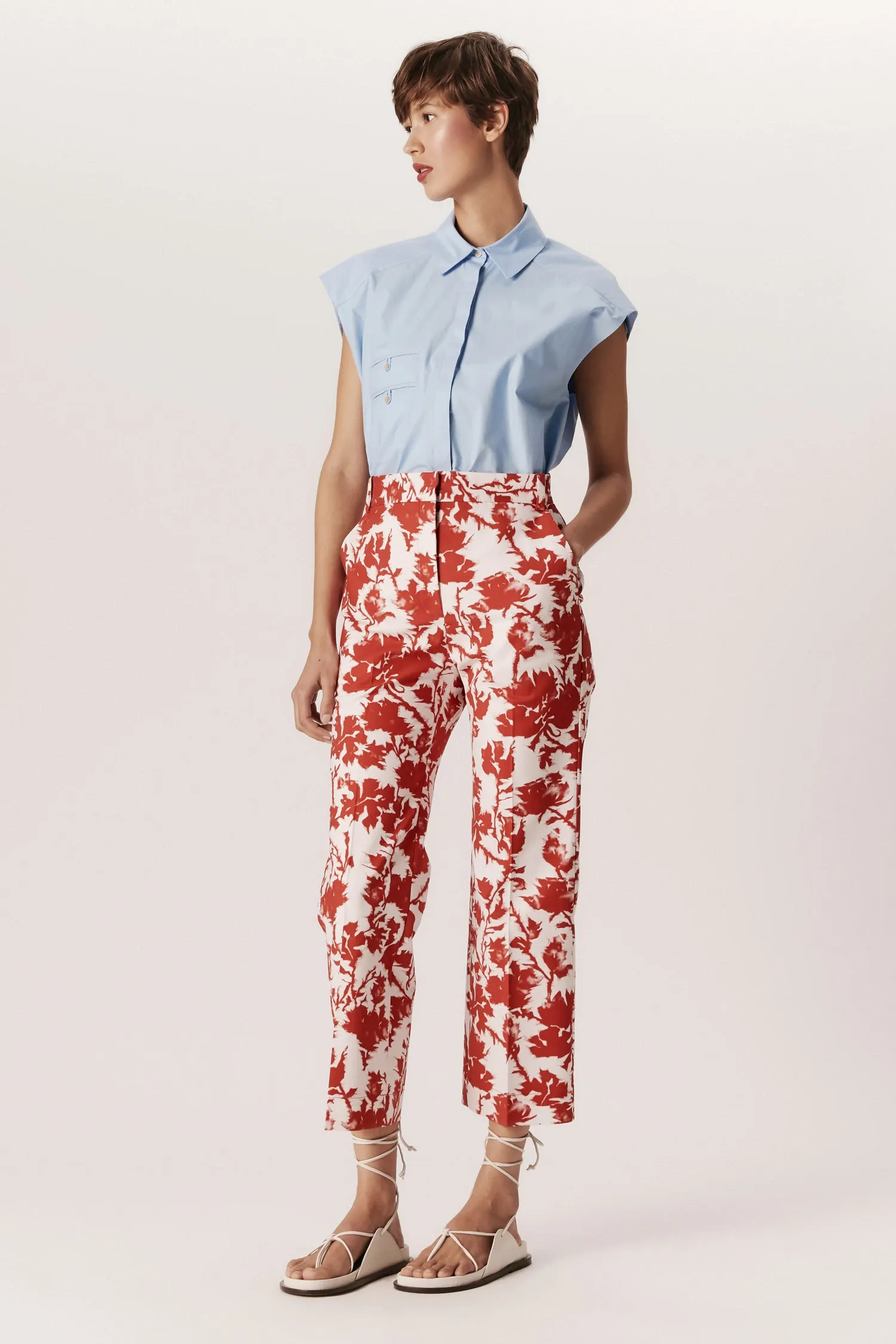 007296_ CALCA_SEMI_FLARE_BOLSO_FACA_FLORAL_VERMELHO_ANDREAMARQUES -11-
